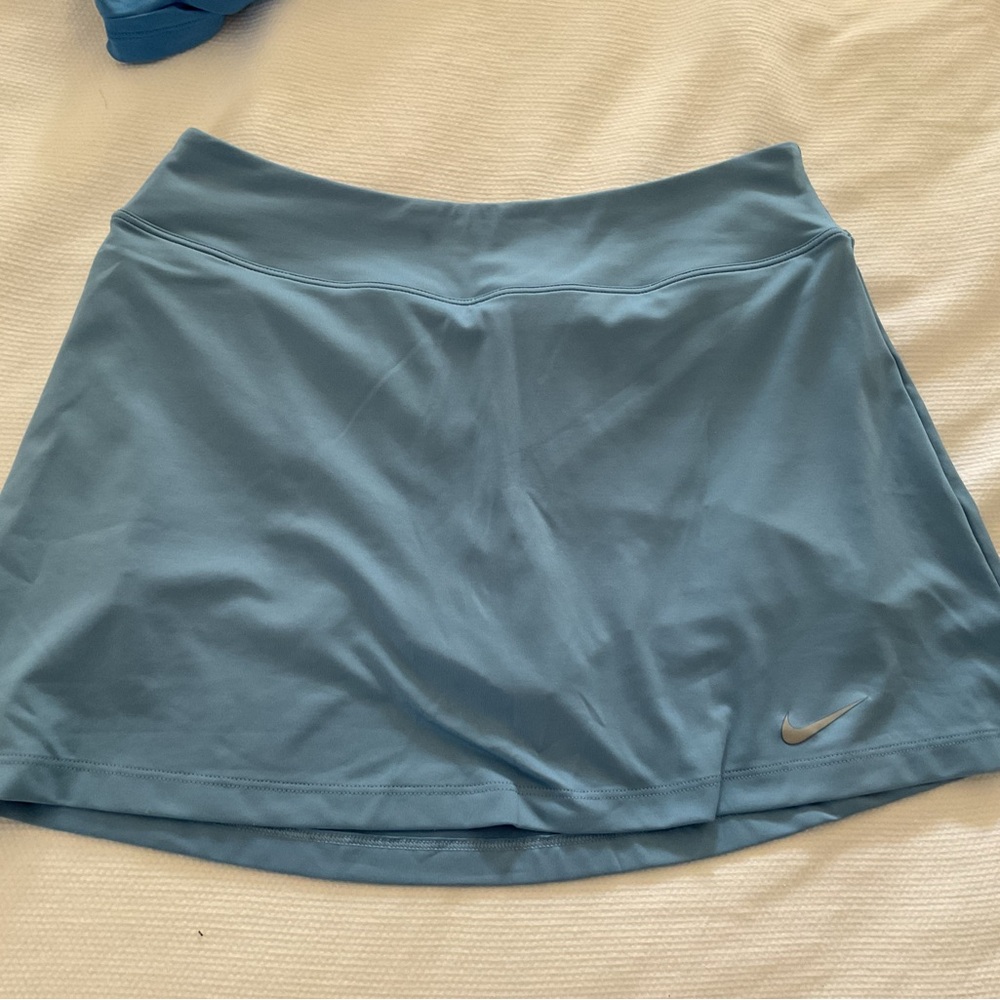 Nike Blue to Green Gradient Performance Tank and Skort Set - Picture 3 of 5